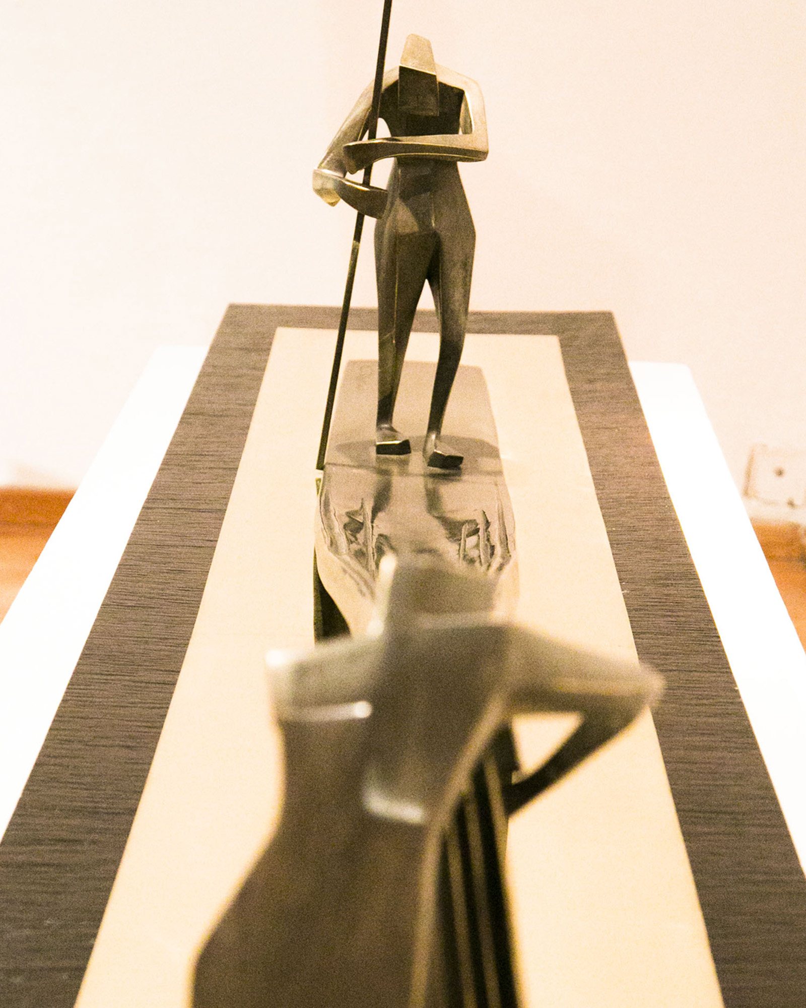 EL VIAJE DE CARONTE — escultura de David Camorlinga Tagle