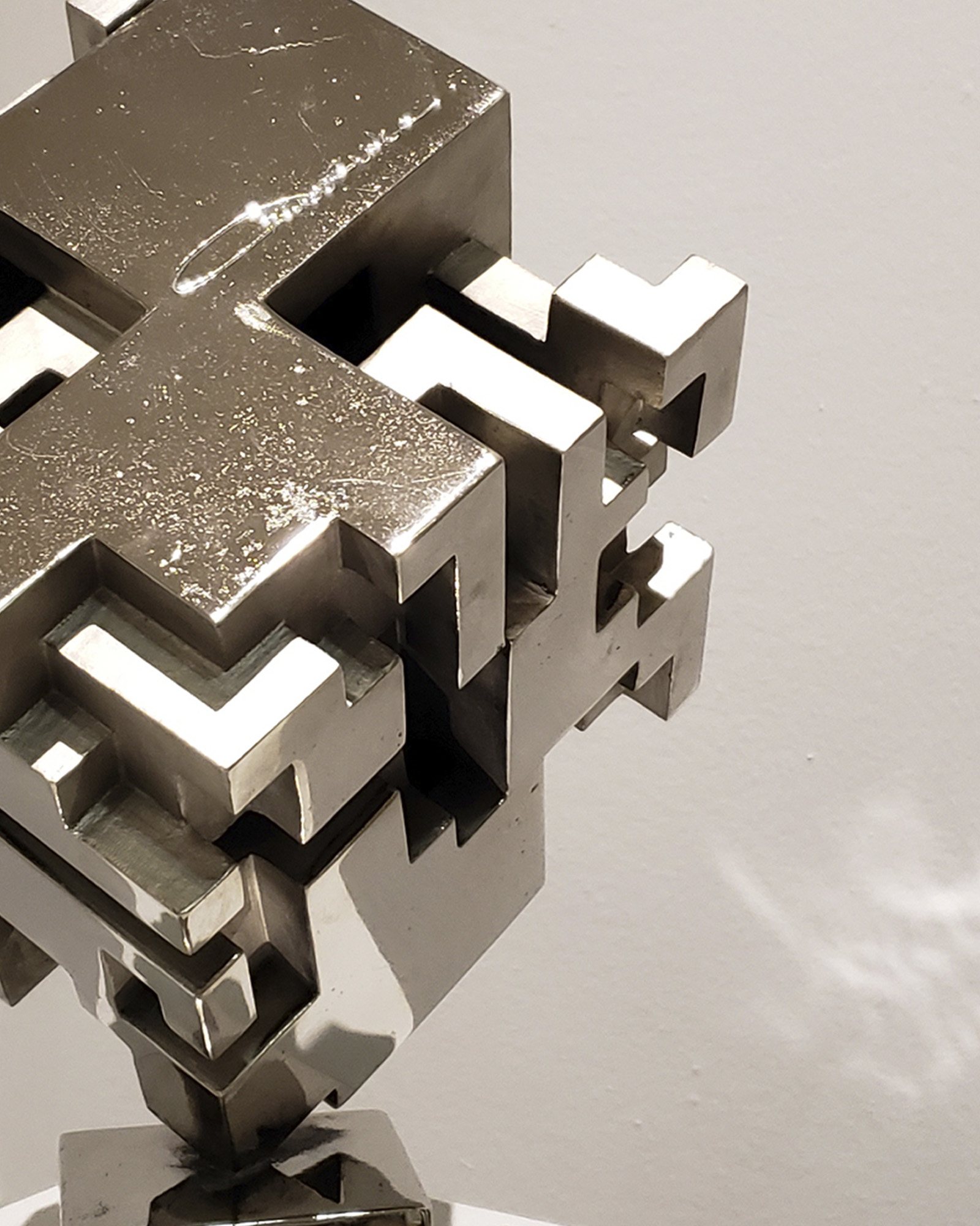 DESFRAGMENTACIÓN — escultura de David Camorlinga Tagle
