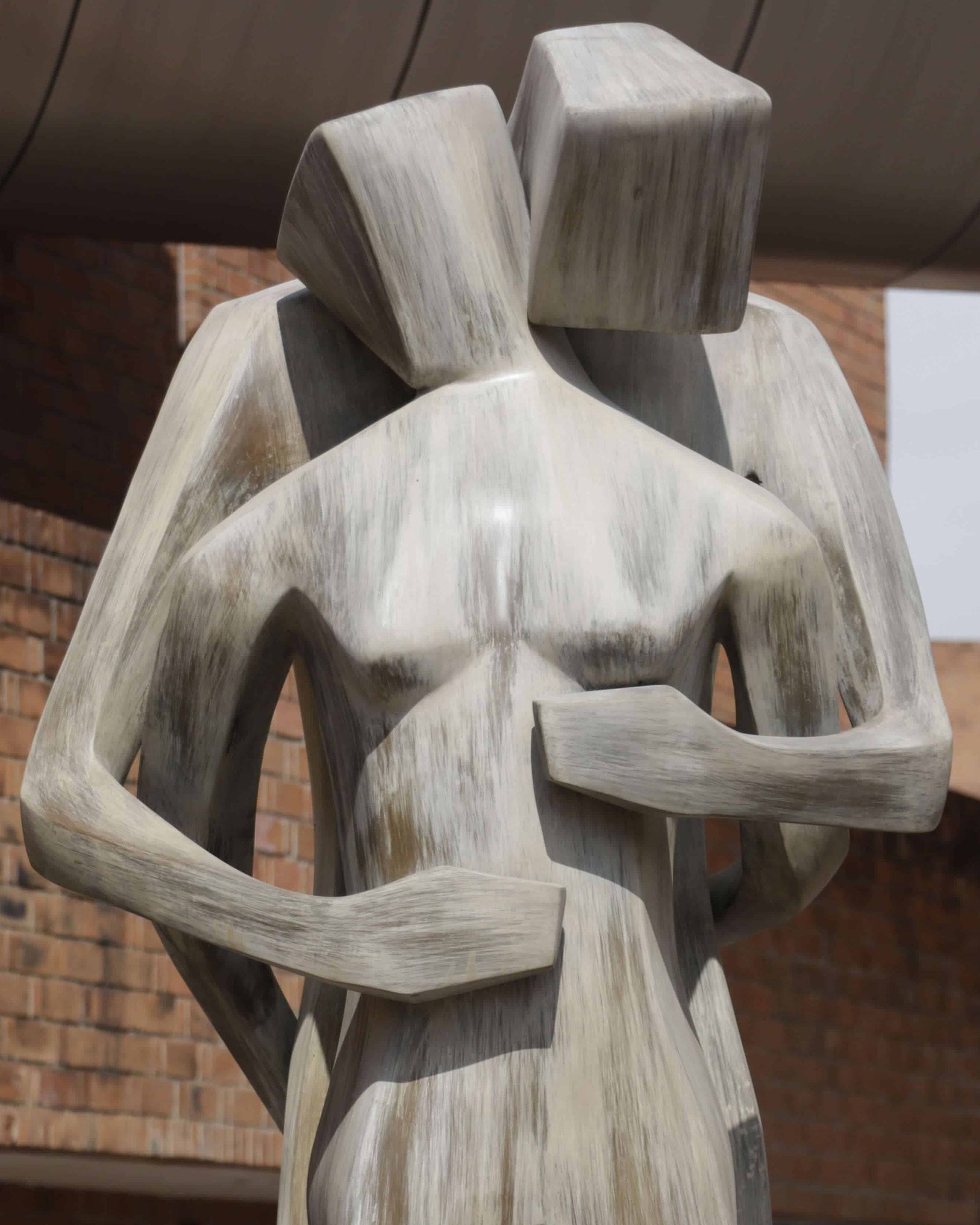 AMÁNDONOS — escultura de David Camorlinga Tagle
